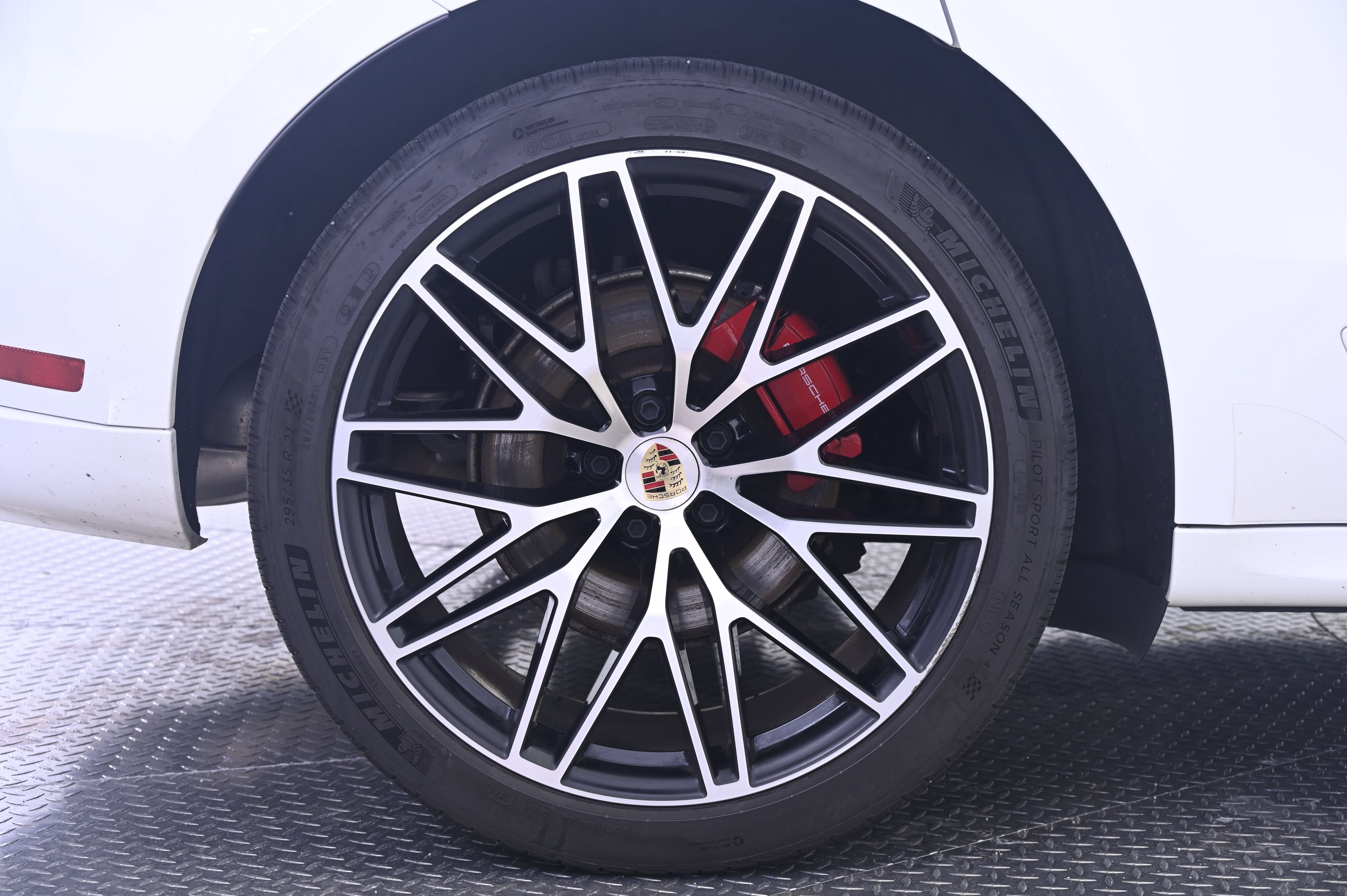 Certified 2024 Porsche Macan S AWD/4WD image 13