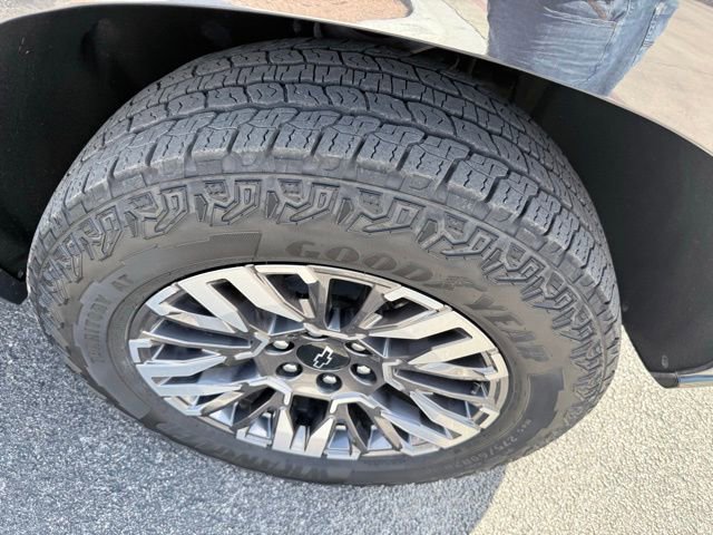 Certified 2025 Chevrolet Suburban Z71 image 6