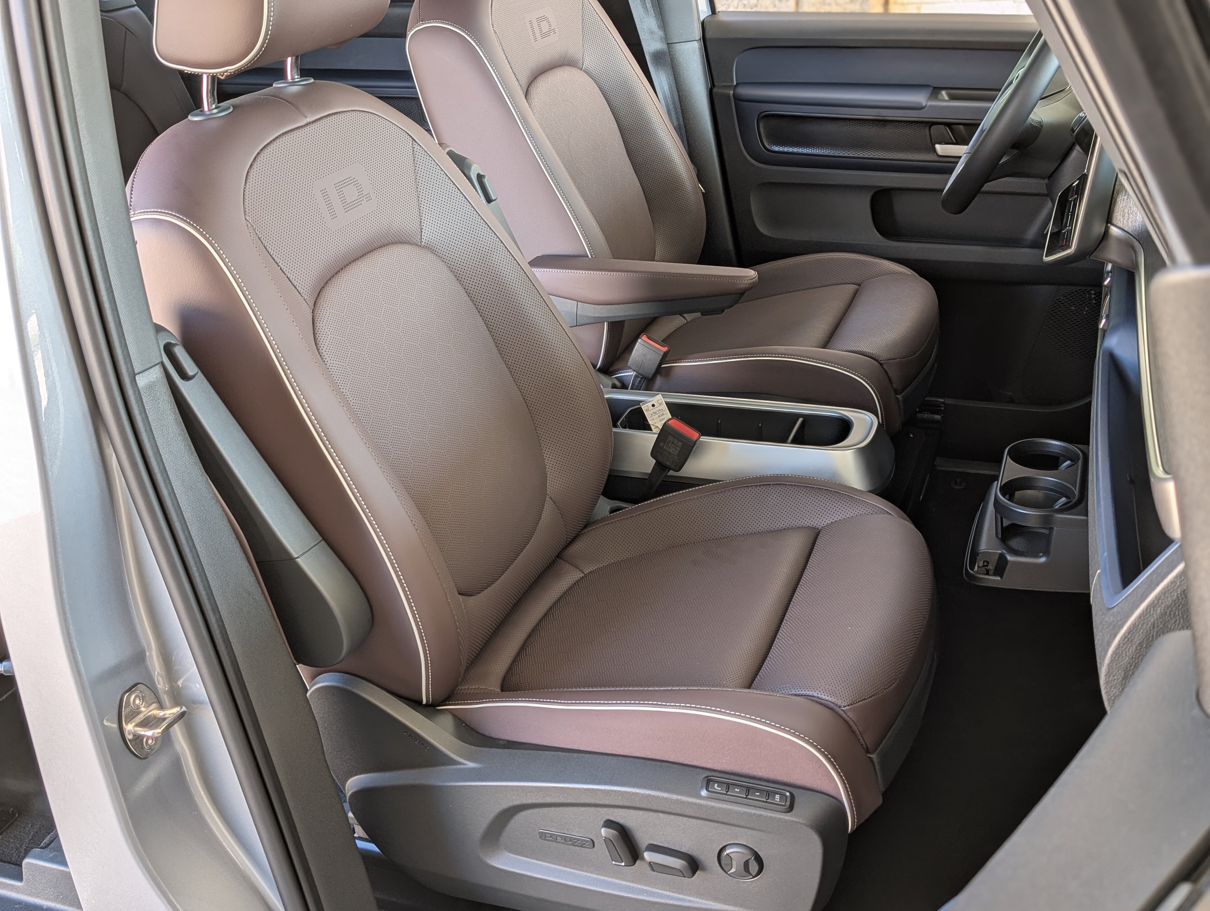Used 2025 Volkswagen ID. Buzz Pro S Plus RWD image 23