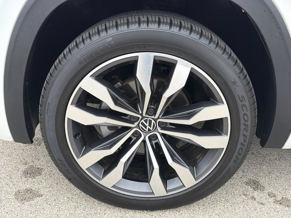 Certified 2023 Volkswagen Atlas Cross Sport SEL Premium R-Line AWD/4WD image 33