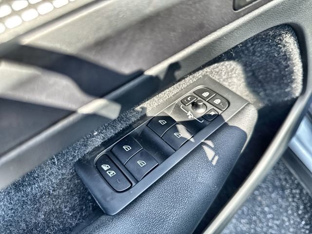 Used 2020 Volvo XC40 T5 R-Design image 21