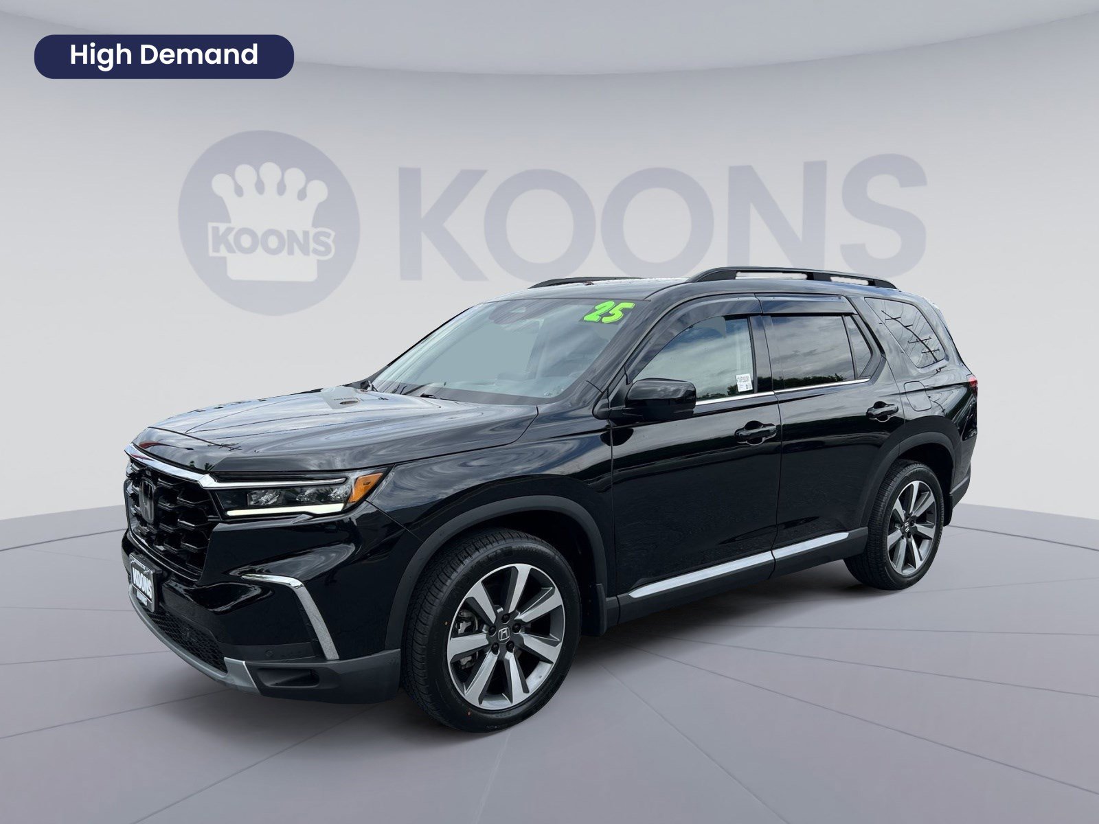 Used 2025 Honda Pilot Elite image 1