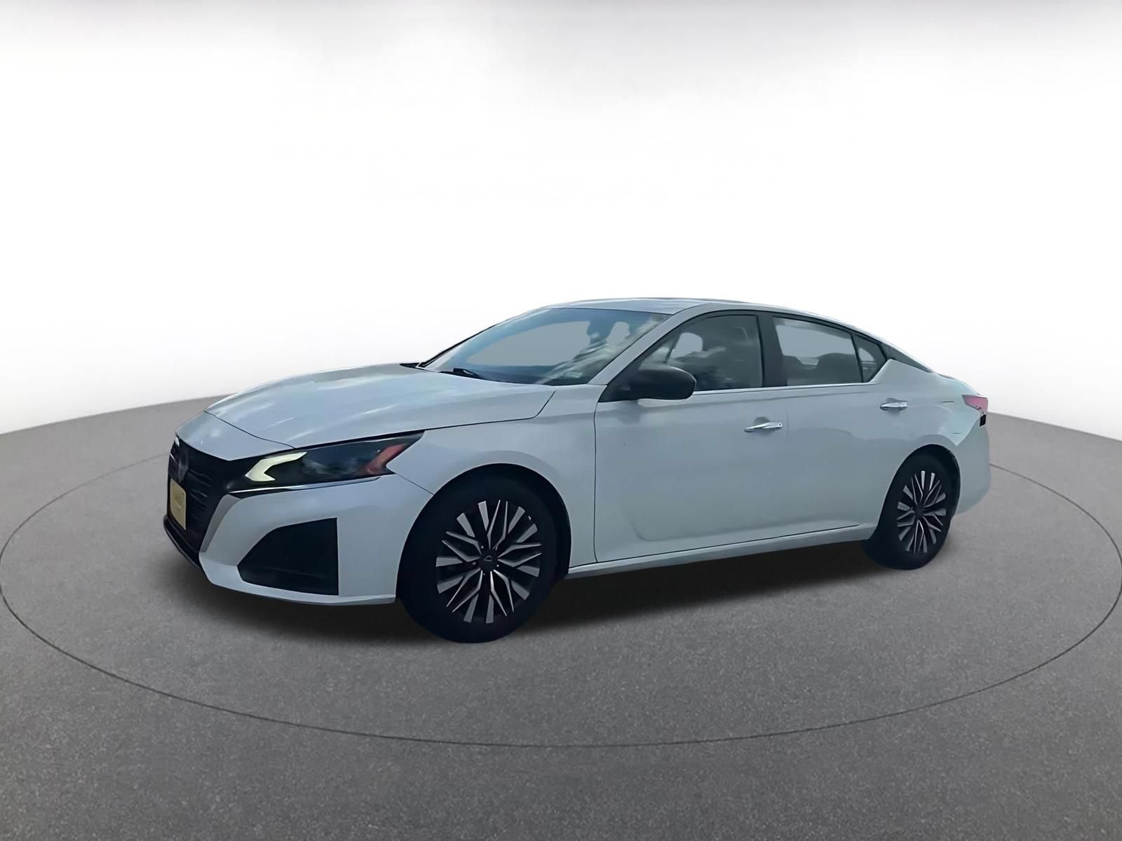 Used 2025 Nissan Altima 2.5 SV FWD image 8