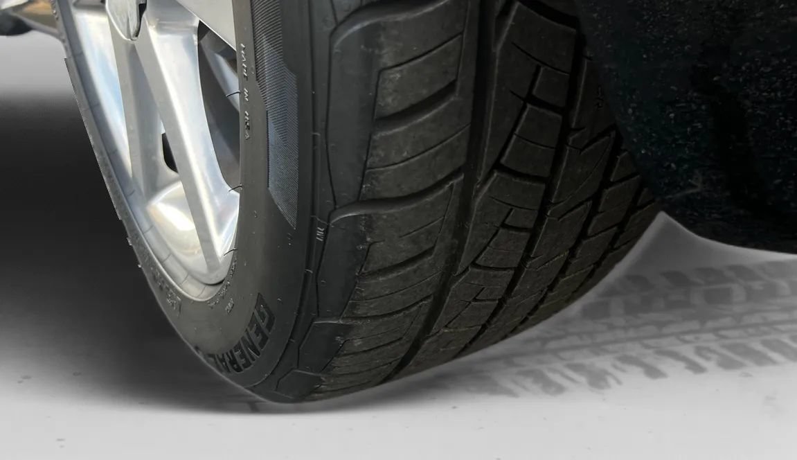 Used 2005 Cadillac XLR RWD image 39