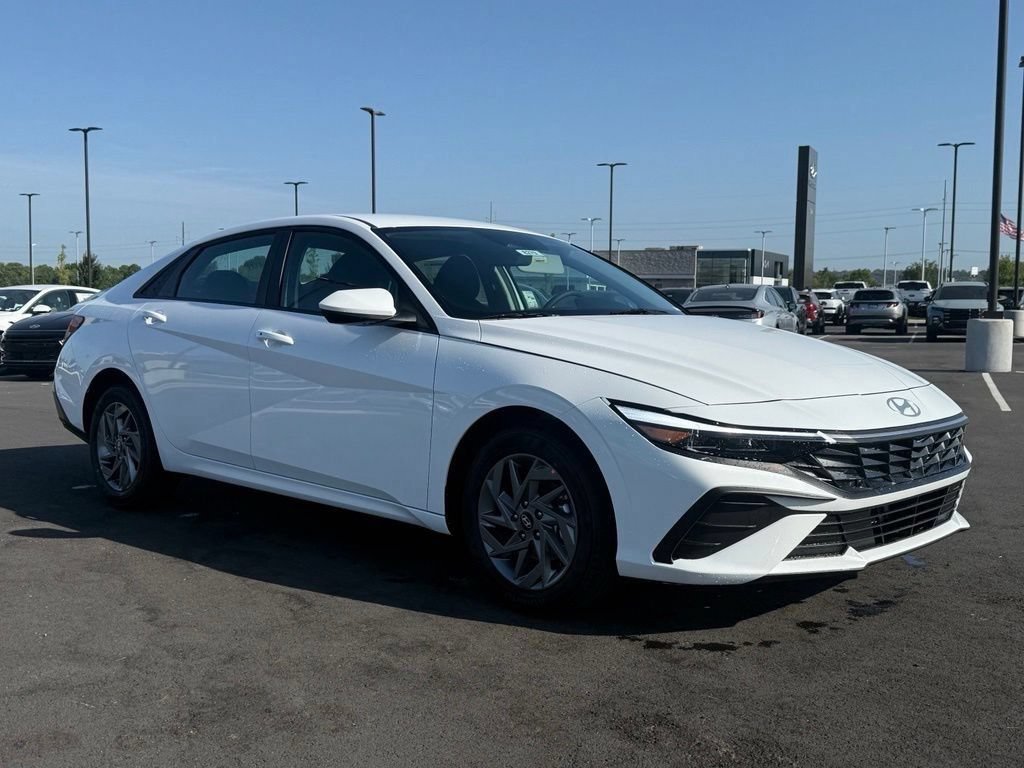 New 2026 Hyundai Elantra Hybrid FWD image 3