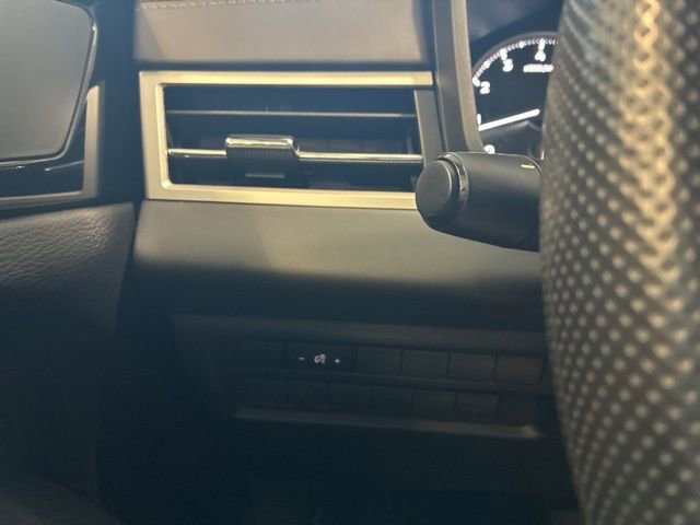 Used 2024 Mitsubishi Outlander ES image 15