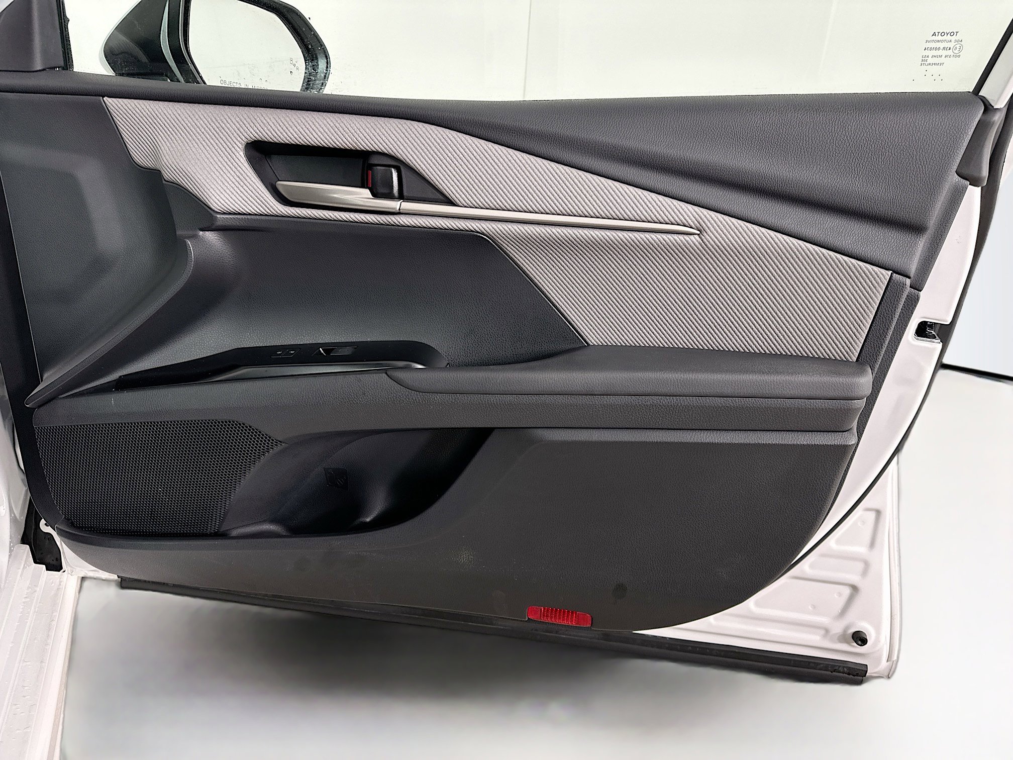 Used 2025 Toyota Camry SE image 30