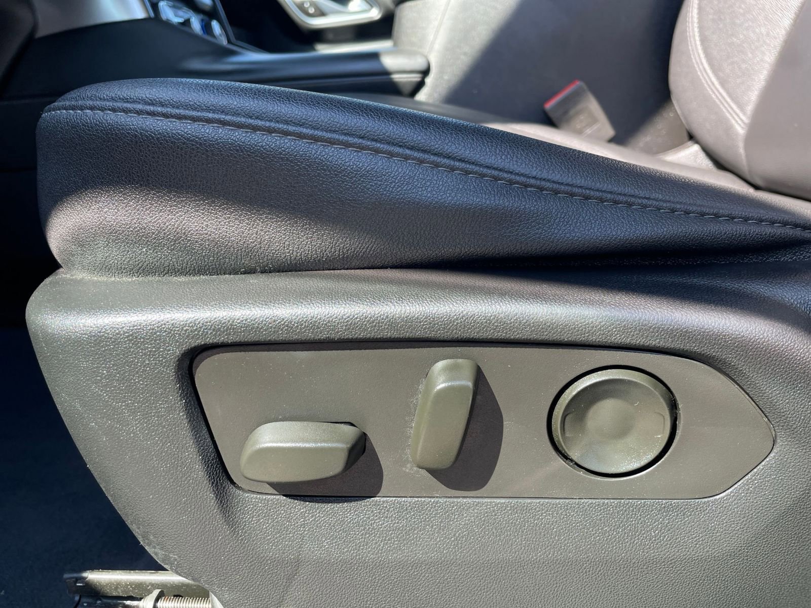 Used 2023 Chevrolet Tahoe LT w/ Luxury Package image 22