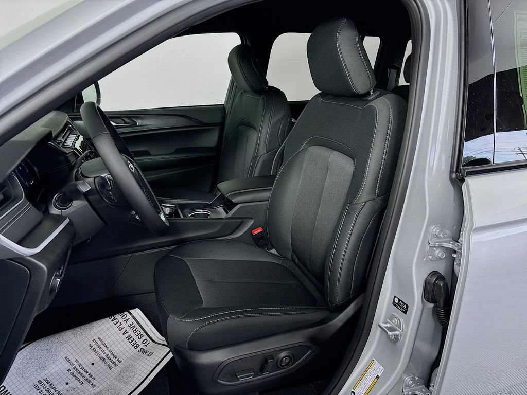 New 2026 Jeep Grand Cherokee Laredo AWD/4WD image 11