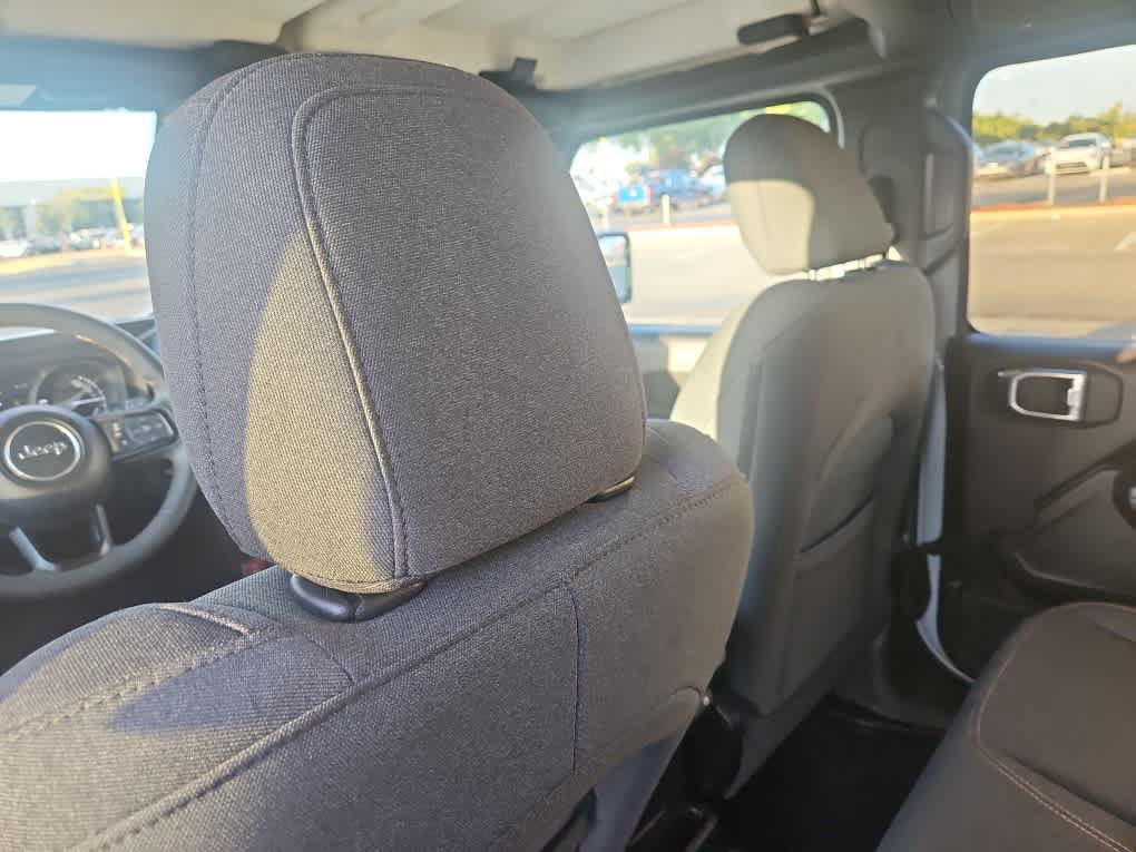 Used 2024 Jeep Wrangler Unlimited AWD/4WD image 11