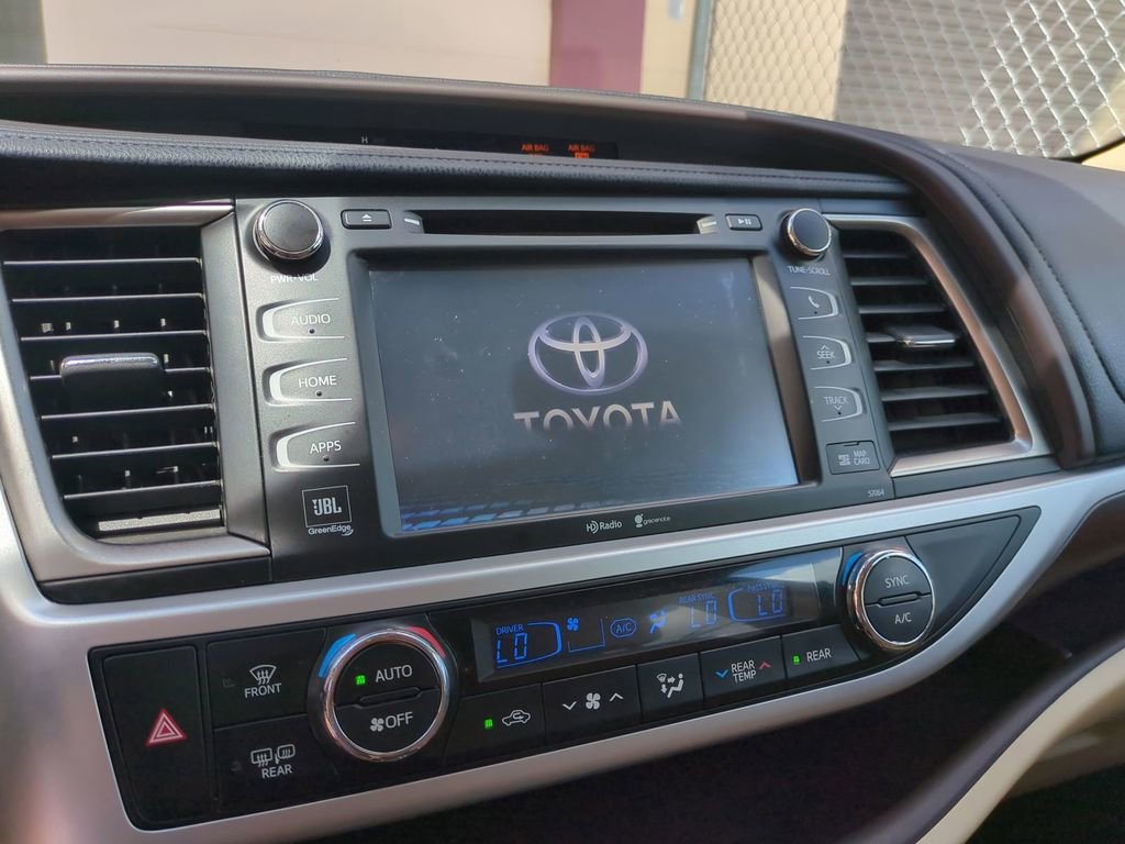 Used 2015 Toyota Highlander Limited w/ Driver Technology Package image 21