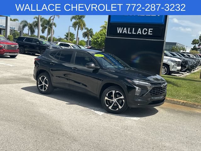 Used 2024 Chevrolet Trax RS FWD image 2