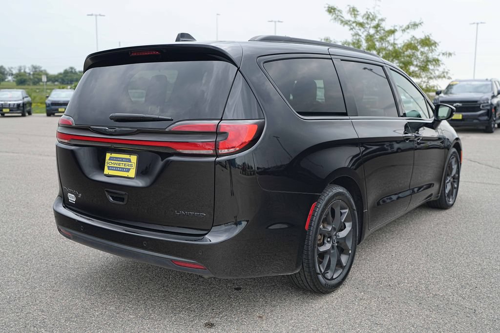 Used 2025 Chrysler Pacifica Limited FWD image 6