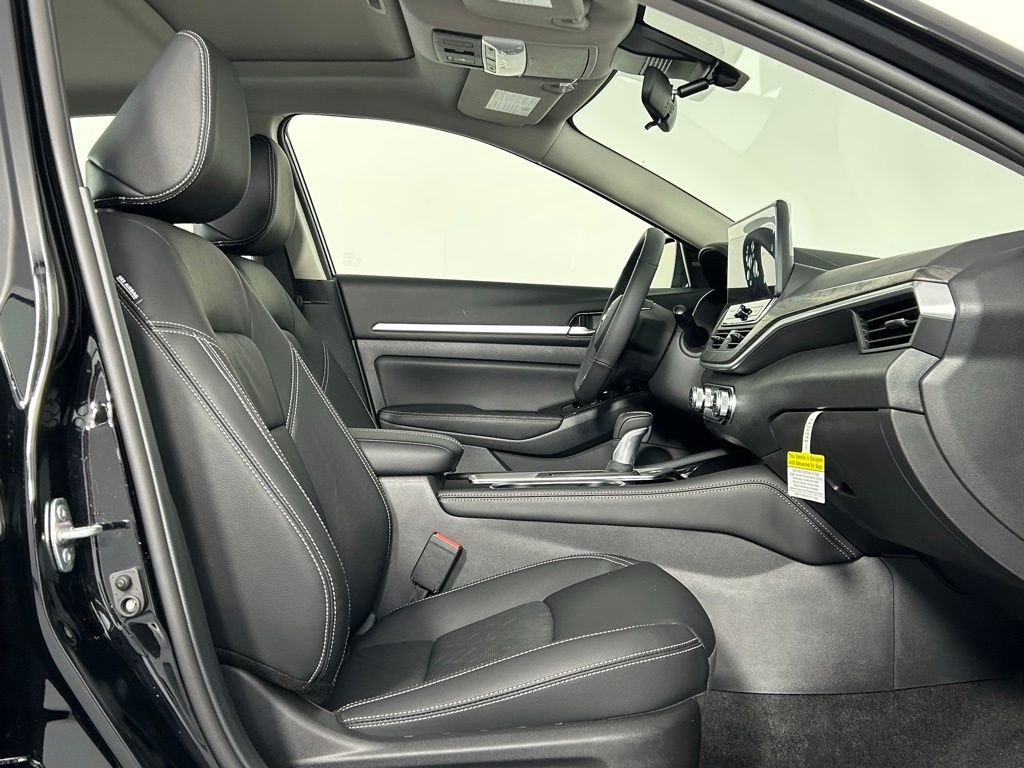 Used 2025 Nissan Altima 2.5 SL FWD image 10