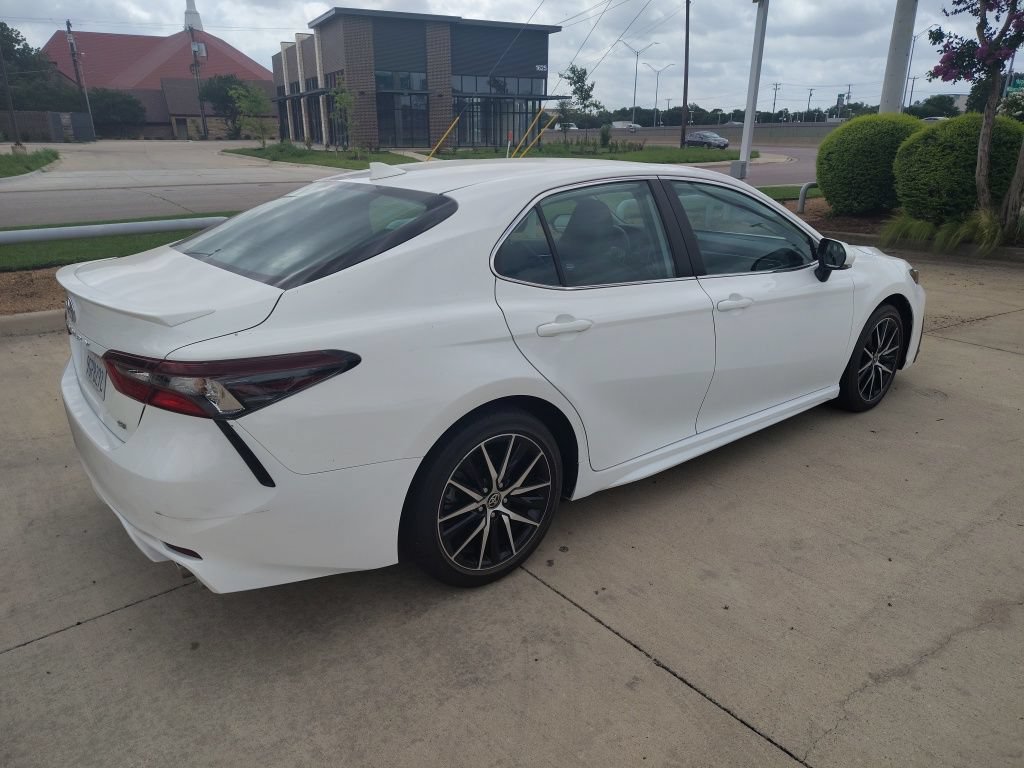 Used 2023 Toyota Camry SE FWD image 11