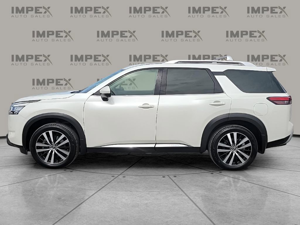 Used 2024 Nissan Pathfinder Platinum image 2
