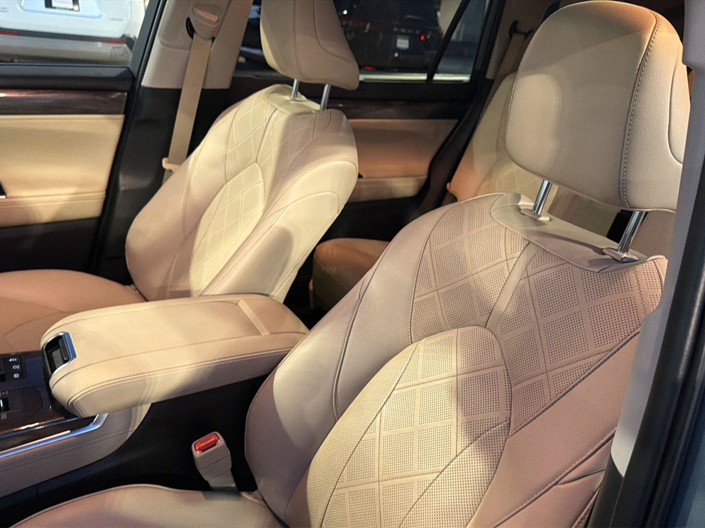 Used 2023 Toyota Highlander Platinum FWD image 30