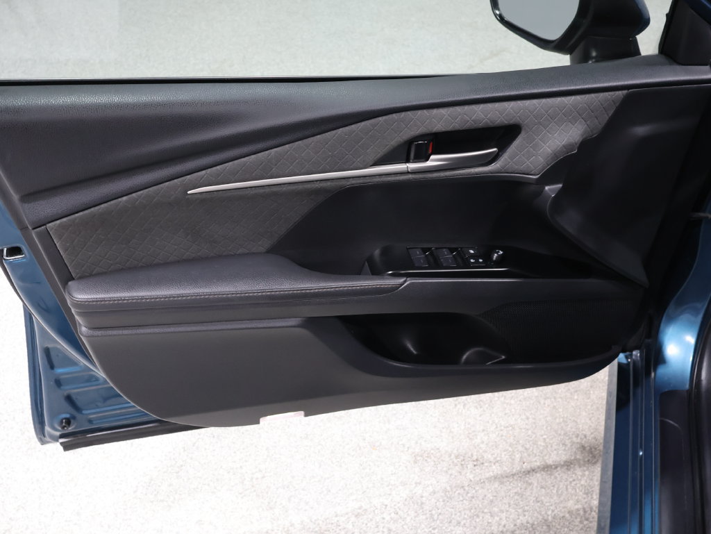 Used 2025 Toyota Camry XLE FWD image 12
