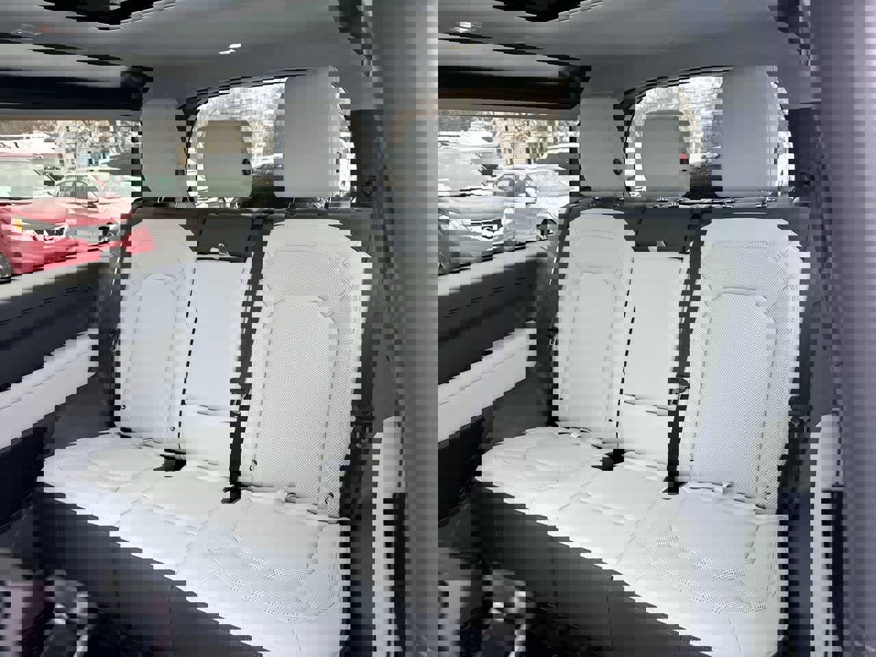 Used 2025 Land Rover Defender 90 S image 23