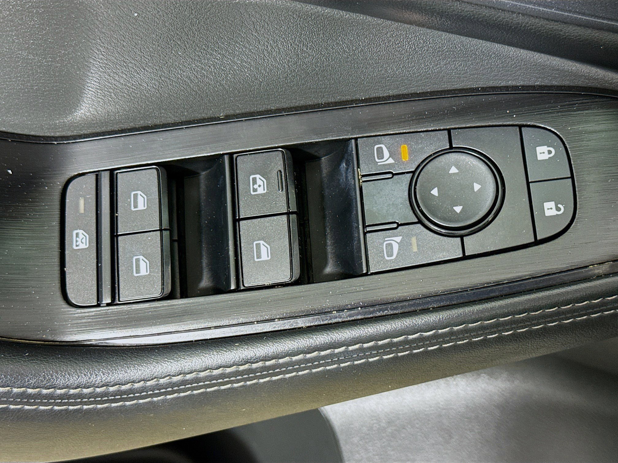 Used 2025 Nissan Rogue SV image 24