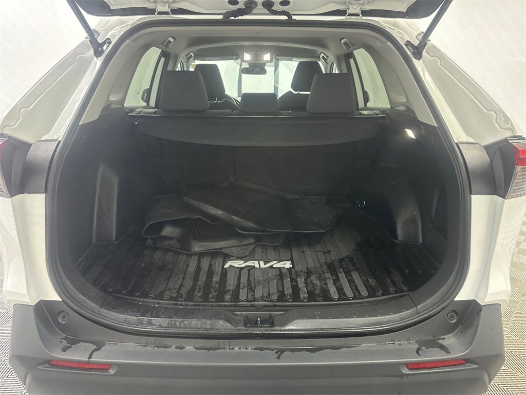 Used 2022 Toyota RAV4 XLE image 19