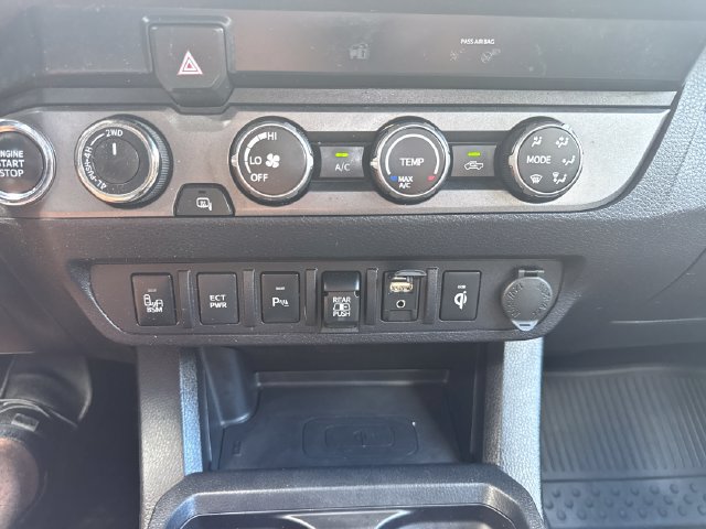 Used 2019 Toyota Tacoma TRD Sport w/ Technology Package AWD/4WD image 26