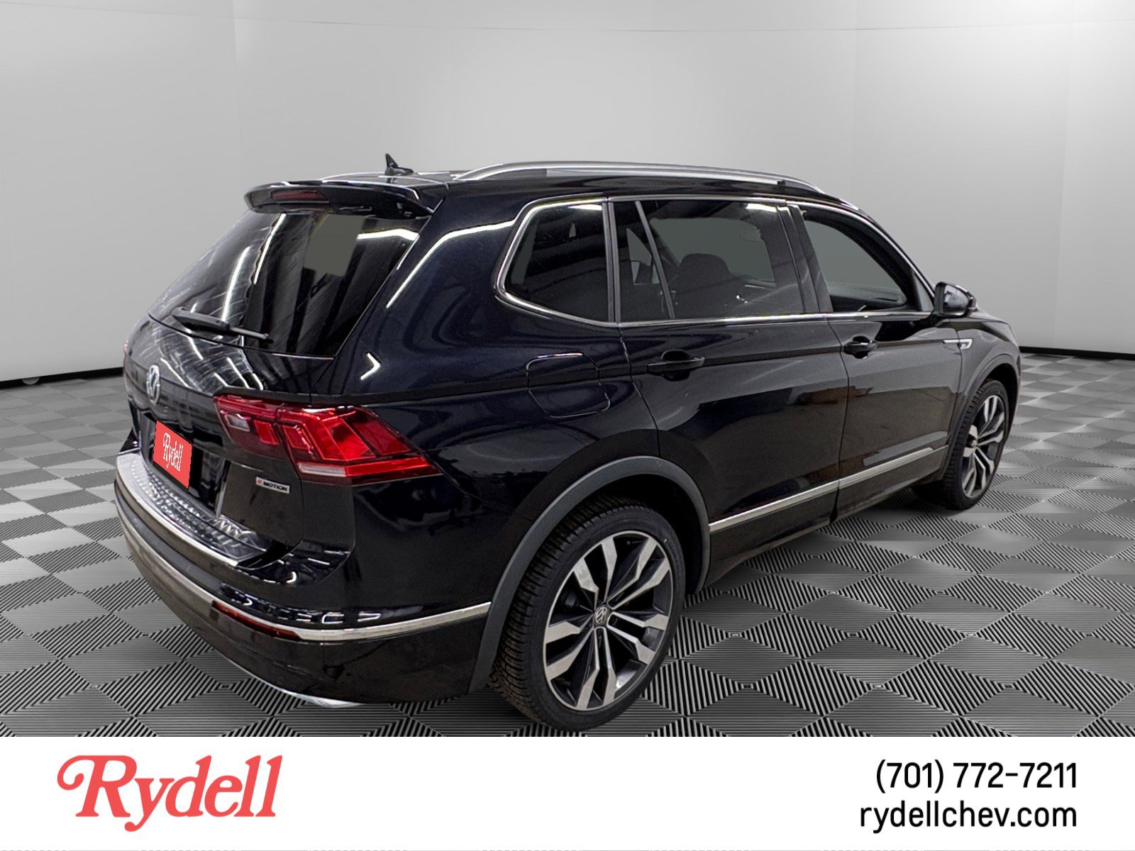 Used 2020 Volkswagen Tiguan SEL Premium R-Line w/ 3rd Row Seat Package image 5