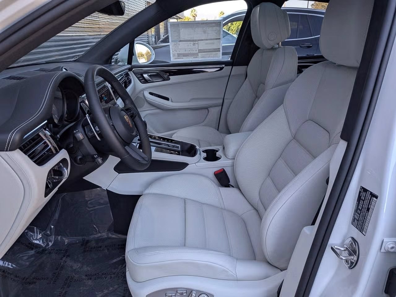 Certified 2025 Porsche Macan S AWD/4WD image 5