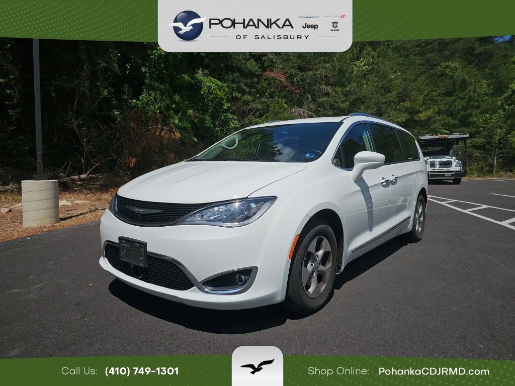 Used 2017 Chrysler Pacifica Touring-L Plus w/ Advanced Safetytec Group FWD image 1