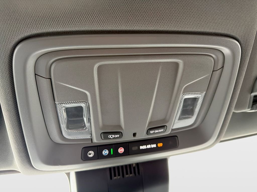 Used 2025 Chevrolet Silverado 2500 LT w/ Convenience Package image 24