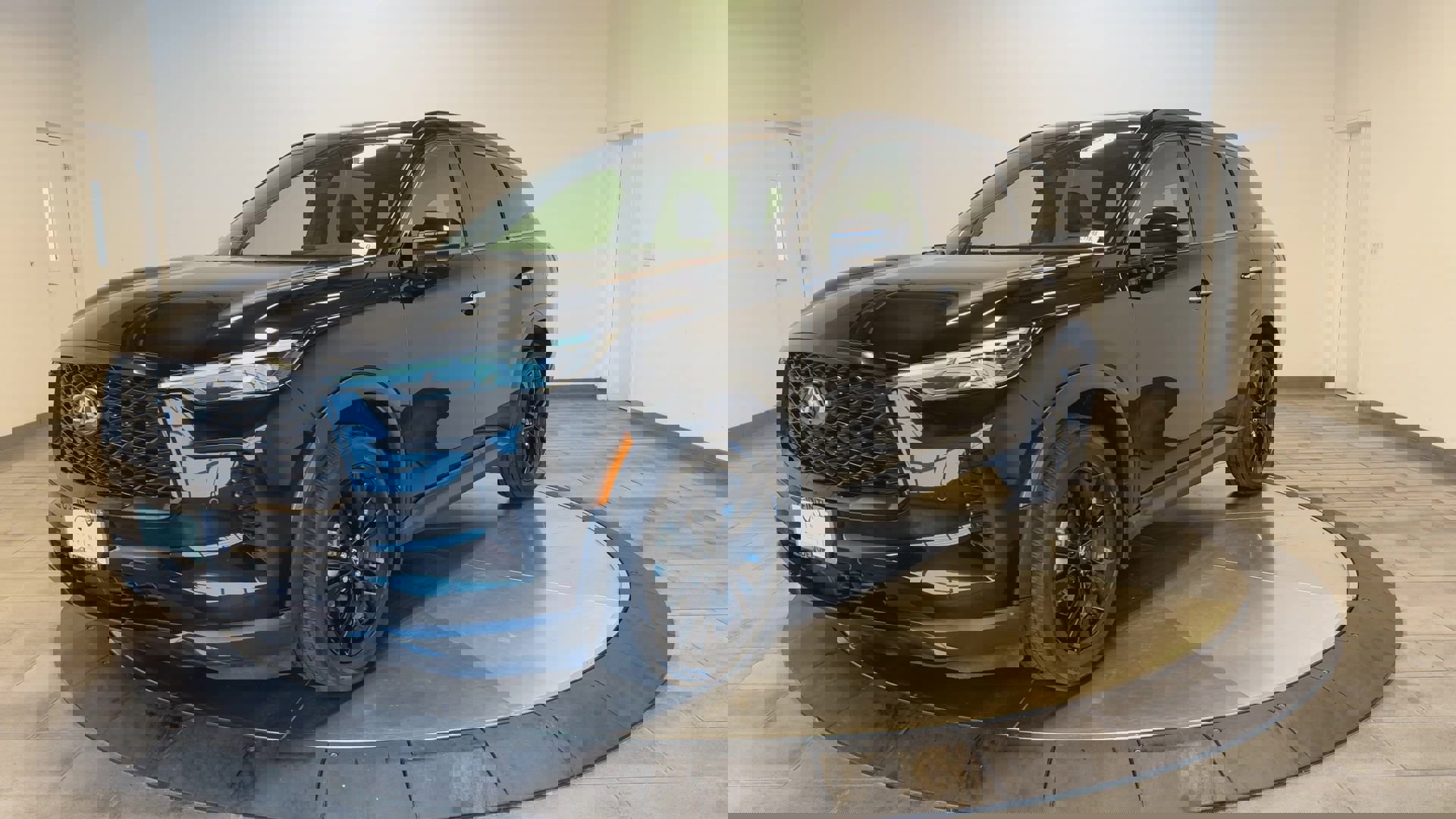 Certified 2025 INFINITI QX60 Luxe w/ Black Edition image 4