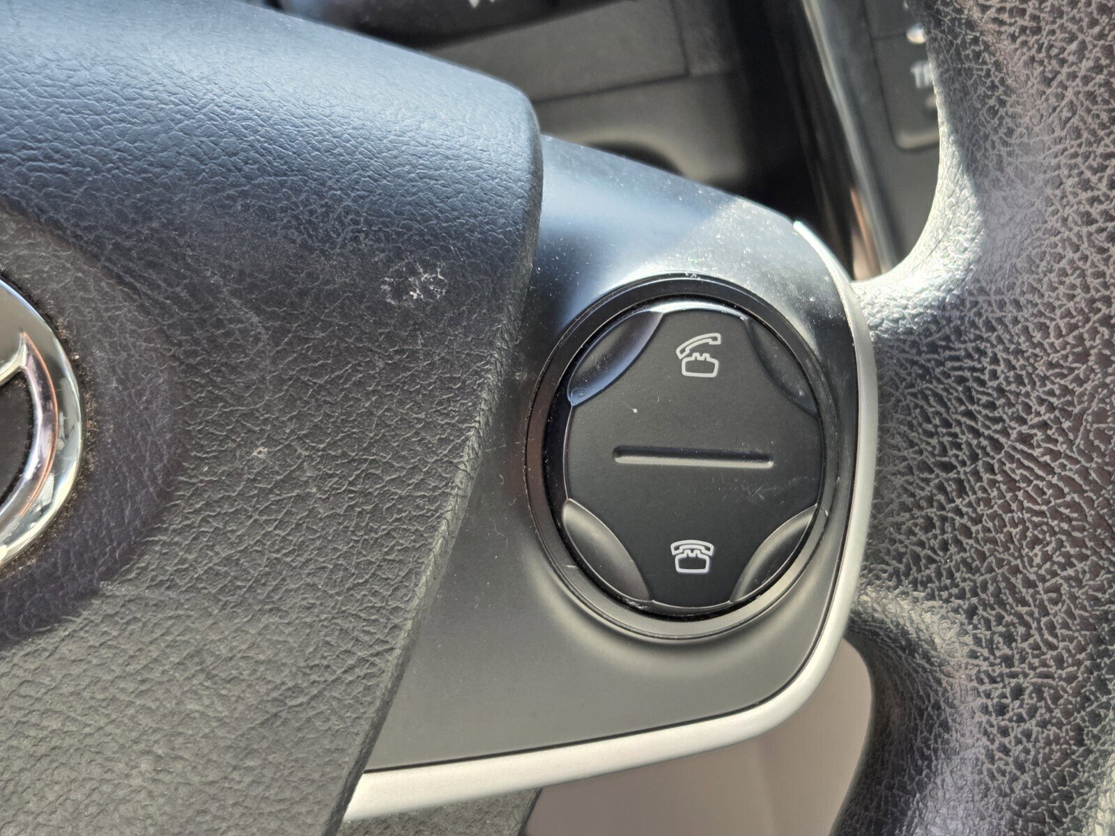 Used 2012 Toyota Camry LE image 5