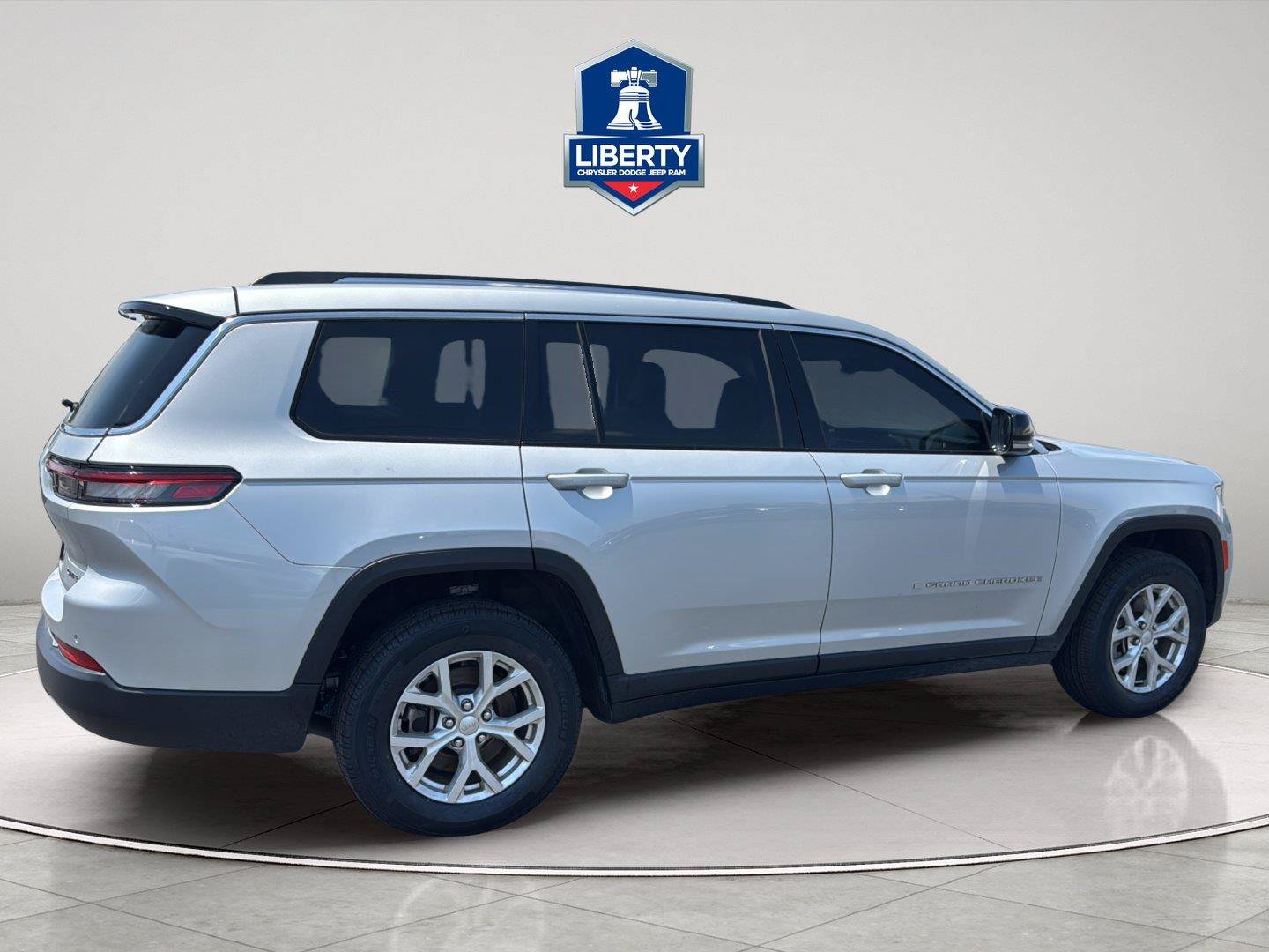 Used 2023 Jeep Grand Cherokee L Limited AWD/4WD image 12