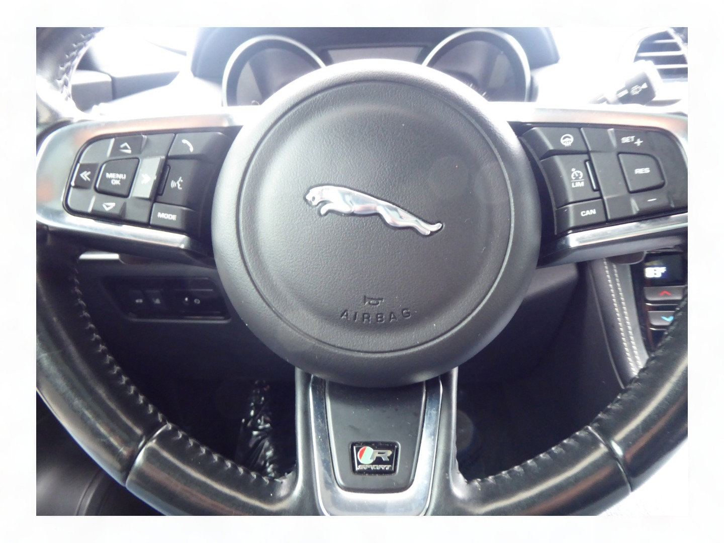 Used 2017 Jaguar F-PACE R-Sport image 12