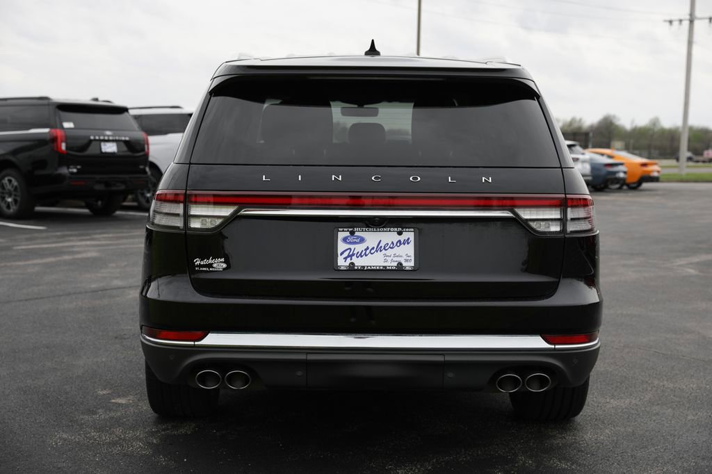Used 2023 Lincoln Aviator Reserve w/ Equipment Group 201A image 8