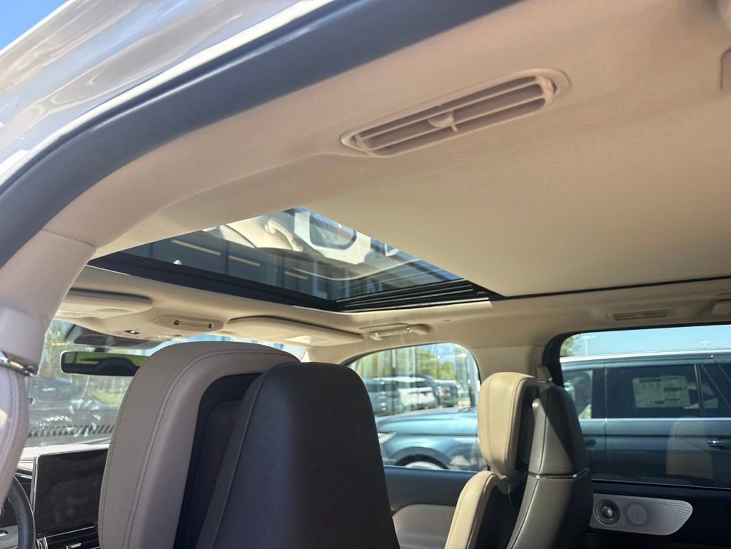 Used 2023 Lincoln Navigator L Reserve AWD/4WD image 9