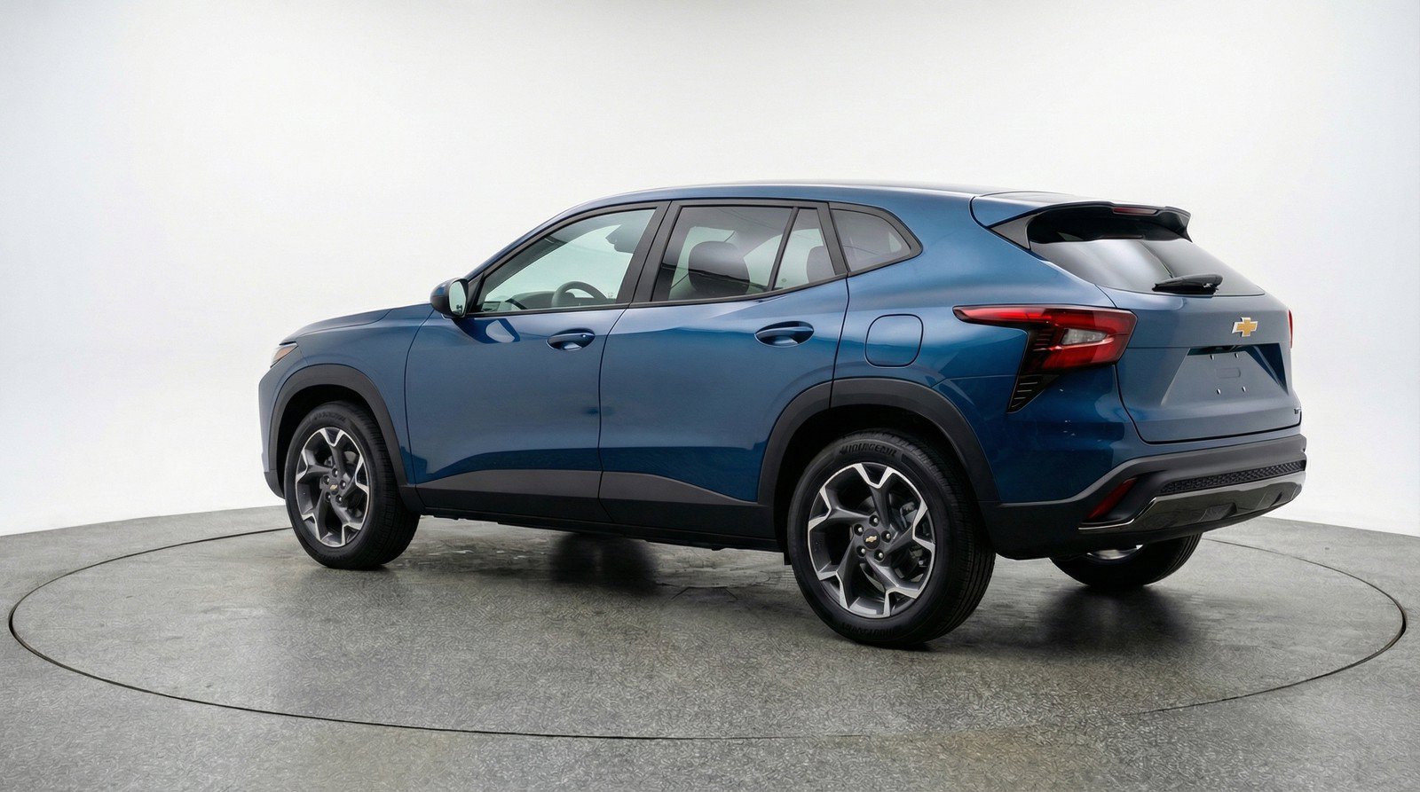 Used 2025 Chevrolet Trax LT FWD image 6