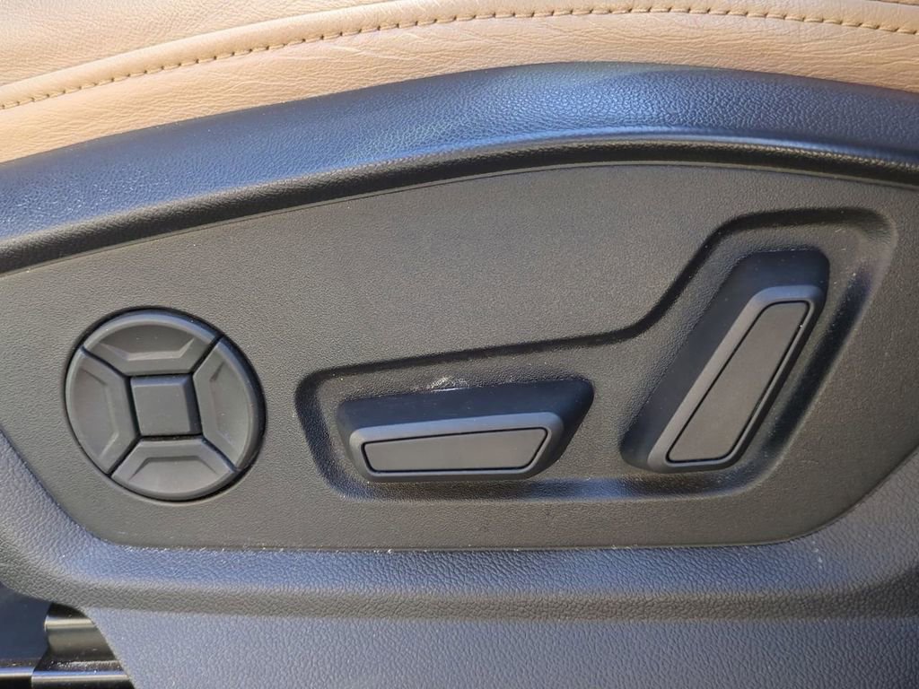 Used 2019 Audi Q8 Premium Plus w/ Premium Plus image 19