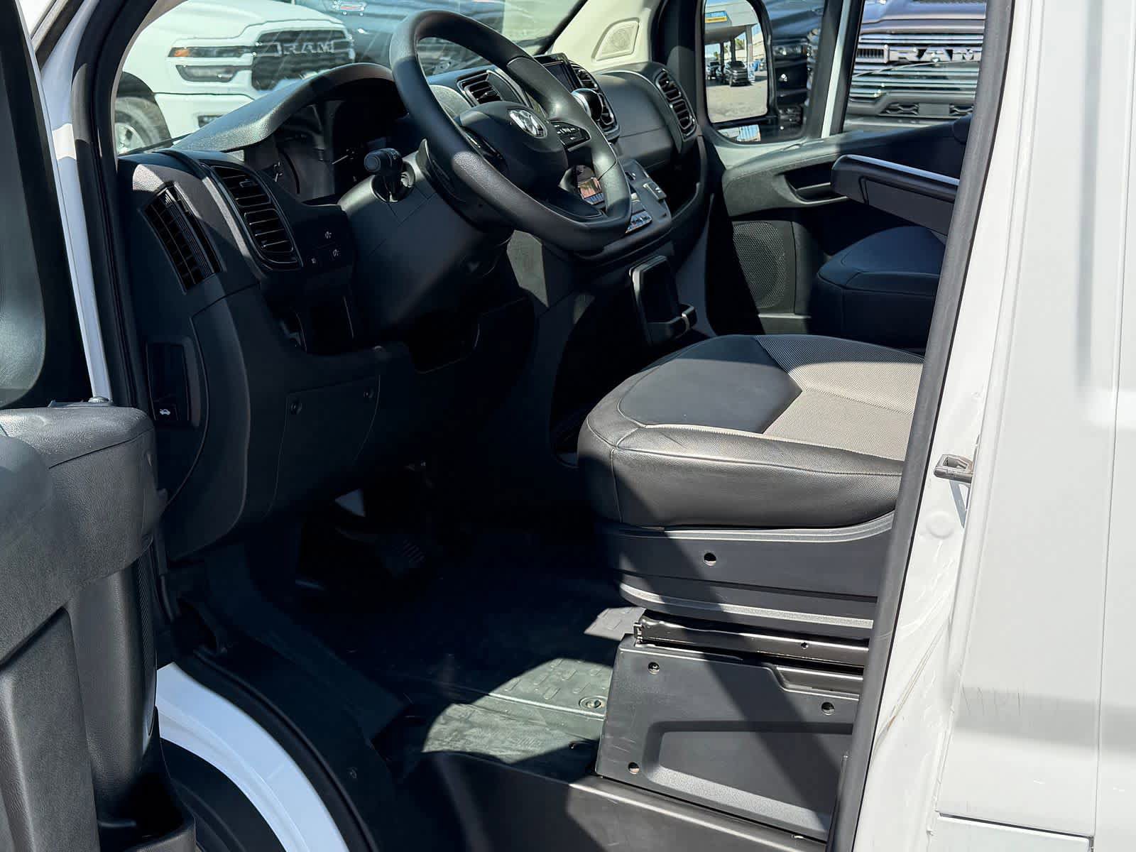 Used 2025 RAM ProMaster 2500 w/ Convenience Group FWD image 13