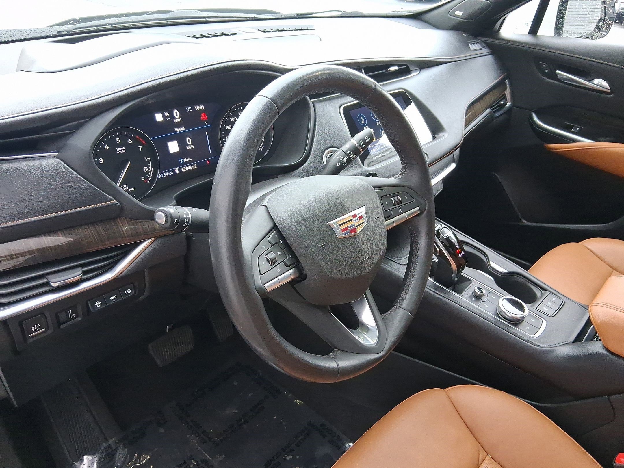 Used 2023 Cadillac XT4 Premium Luxury w/ Technology Package image 4