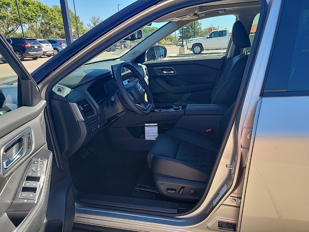 New 2026 Nissan Rogue Platinum image 10