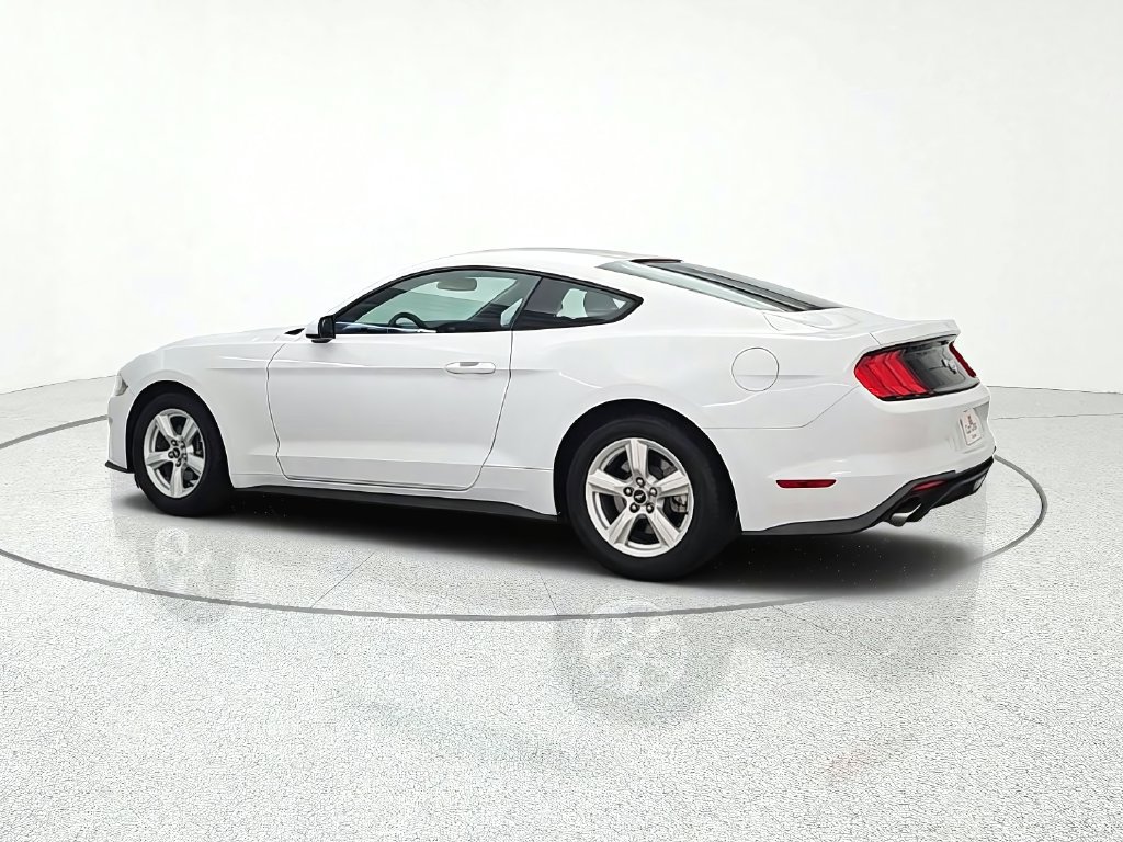 Used 2018 Ford Mustang Coupe RWD image 4