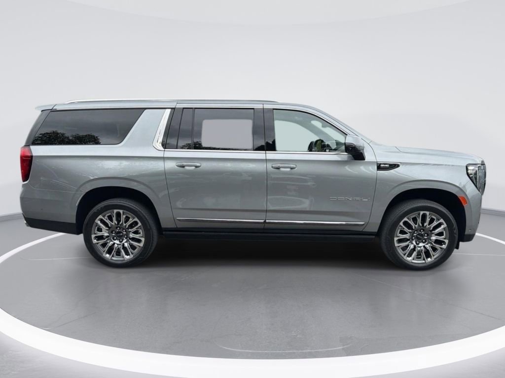 Used 2024 GMC Yukon XL Denali Ultimate AWD/4WD image 3
