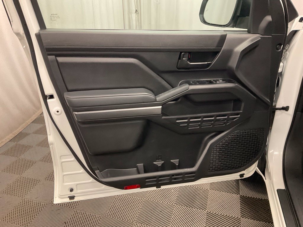 Used 2025 Toyota Tacoma SR5 AWD/4WD image 10