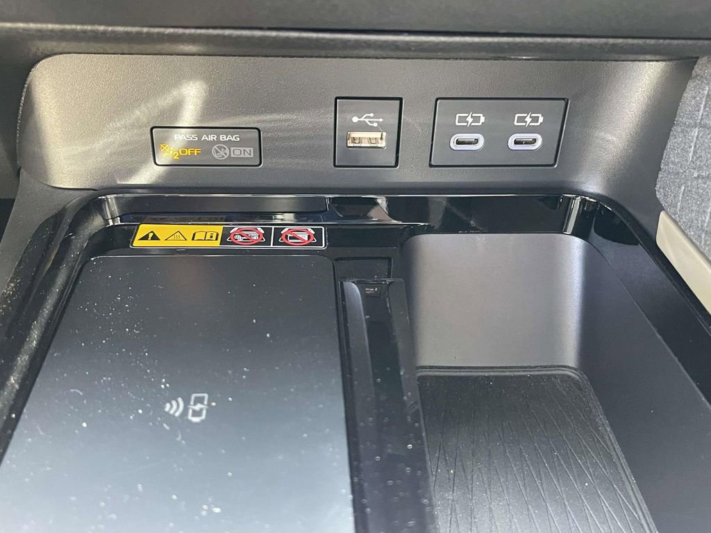 Used 2025 Toyota Camry XLE w/ Premium Plus Package image 28