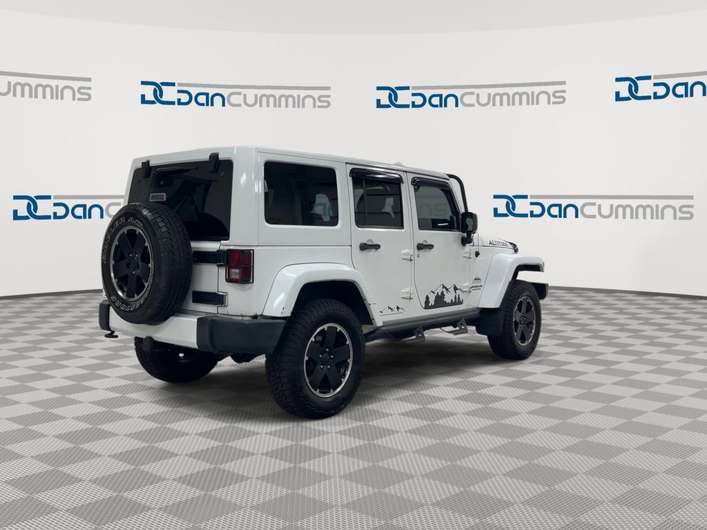 Used 2012 Jeep Wrangler Unlimited Sahara AWD/4WD image 8