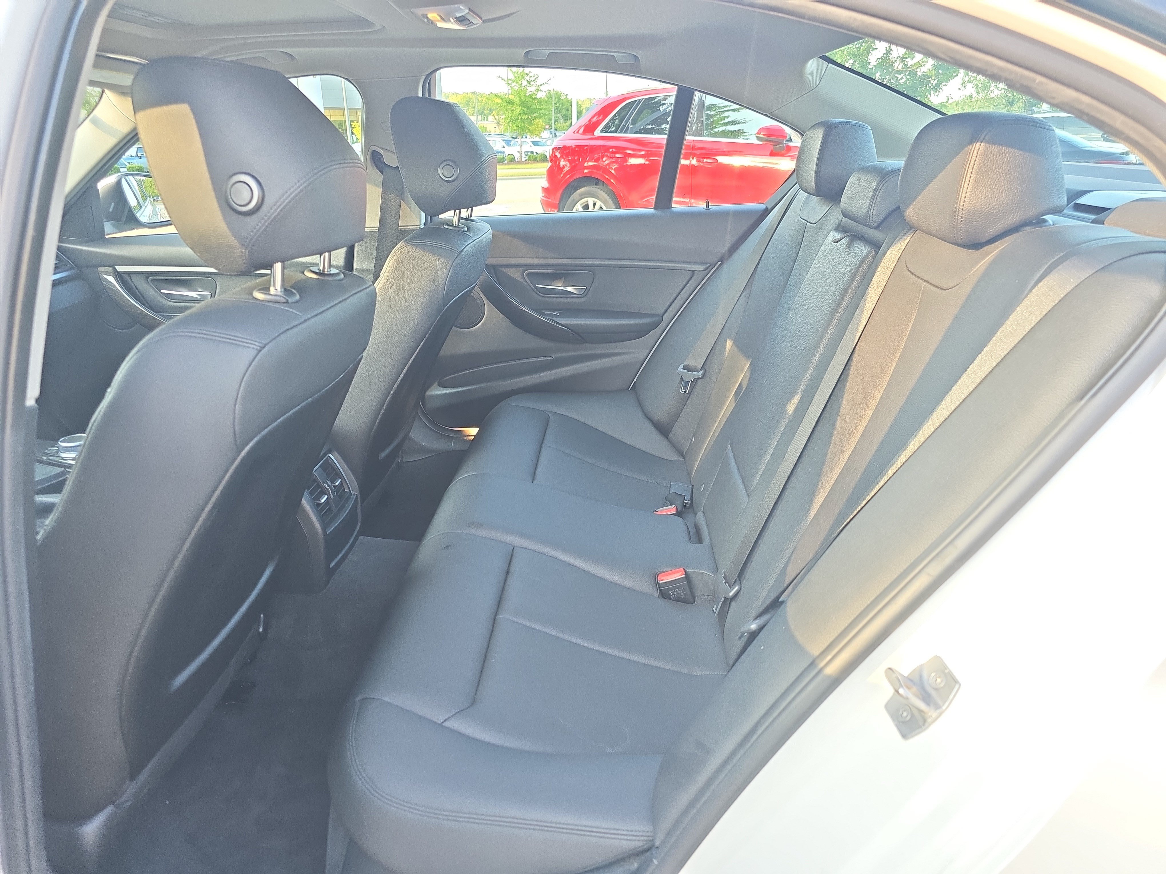 Used 2017 BMW 320i xDrive Sedan AWD/4WD image 13