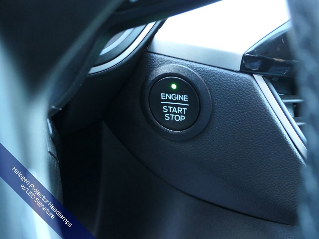 Used 2022 Ford Escape SE w/ SE Sport Appearance Package image 19