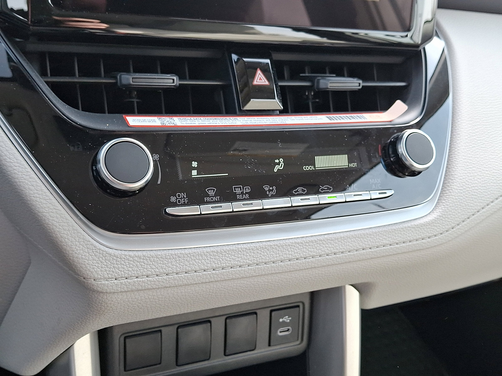 Used 2025 Toyota Corolla Cross L image 15