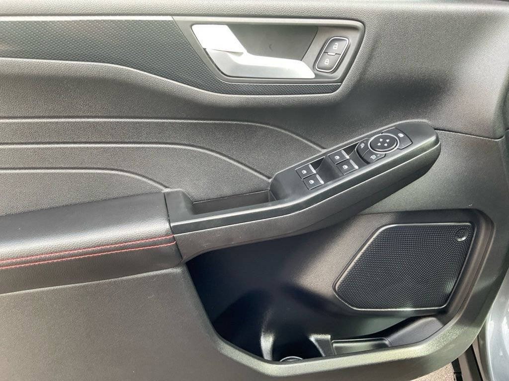 Used 2025 Ford Escape ST-Line image 19